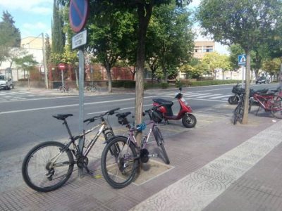 bicicletas-mal-aparcadas-ies-sagasta