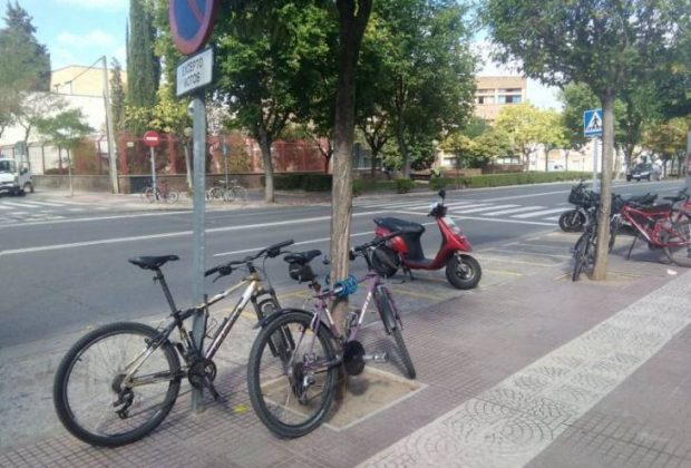 bicicletas-mal-aparcadas-ies-sagasta