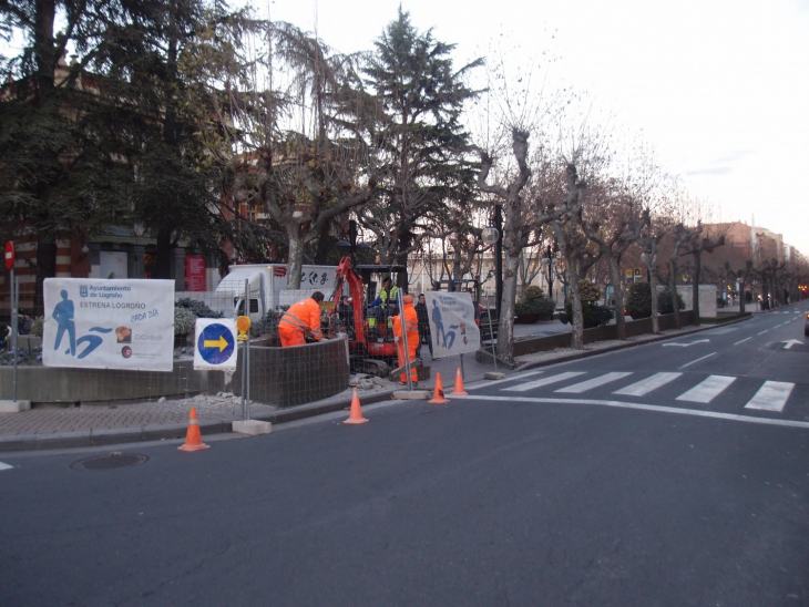 El Ayuntamiento inicia las obras de seguridad vial en Avenida de la Paz ...