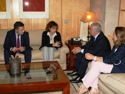 Reunion del presidente del La Rioja con la ministra de Sanidad
