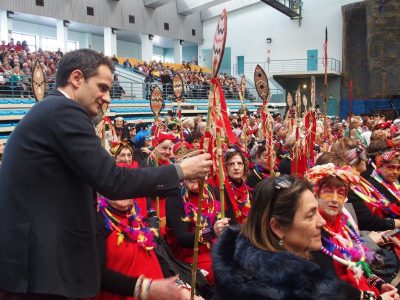 La Fiesta de Carnaval de las Personas Mayores llena el polideportivo de Las Gaunas