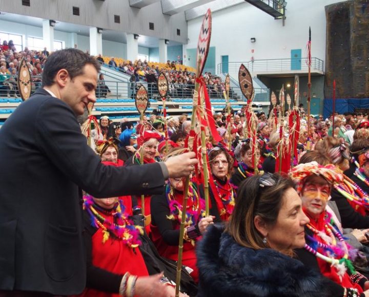 La Fiesta de Carnaval de las Personas Mayores llena el polideportivo de Las Gaunas