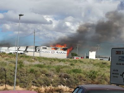 Fuego en una empresa de Alfaro