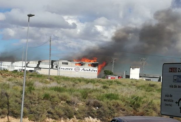 Fuego en una empresa de Alfaro