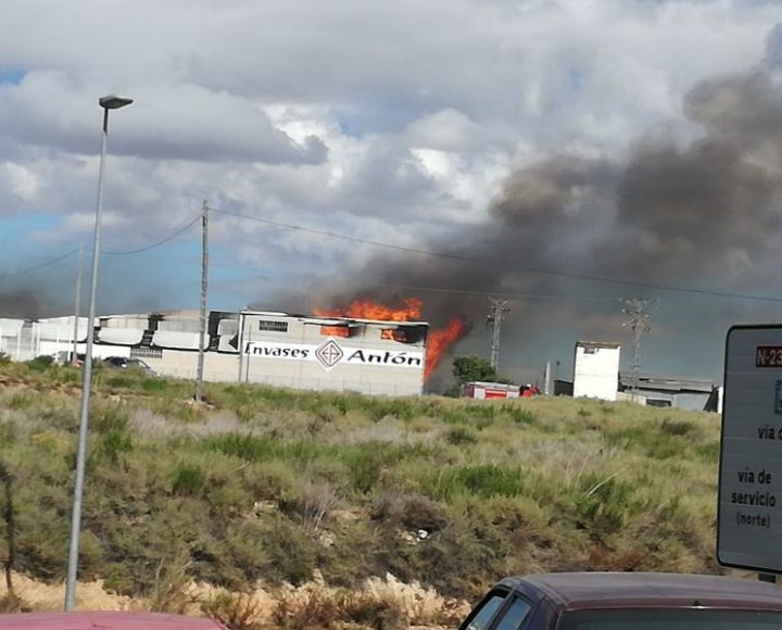 Fuego en una empresa de Alfaro