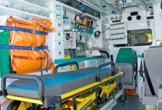 interior de una ambulancia