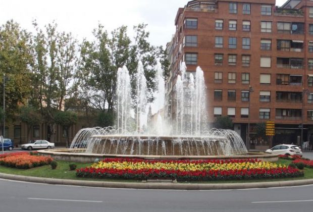 flores bandera fuente Murrieta