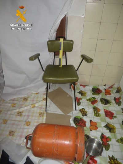 Silla utilizada por el detenido