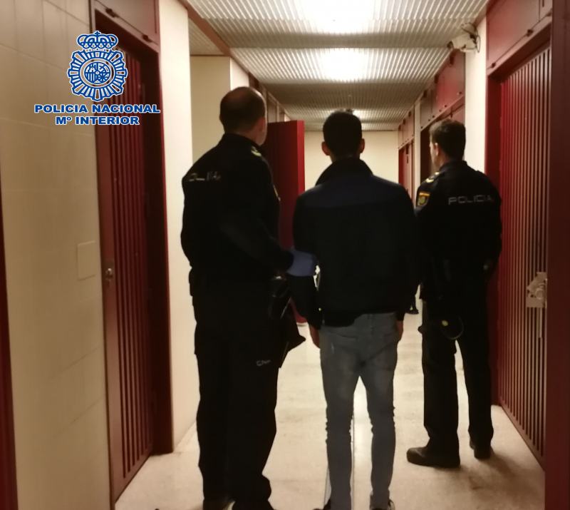 La Policía Nacional detiene a un hombre por robo con violencia a una ...