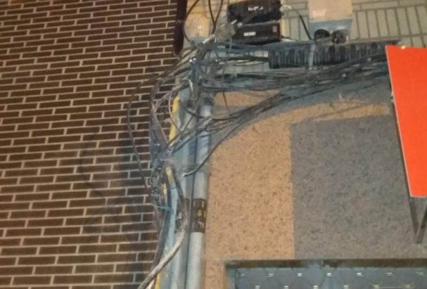 Cables en fachadas